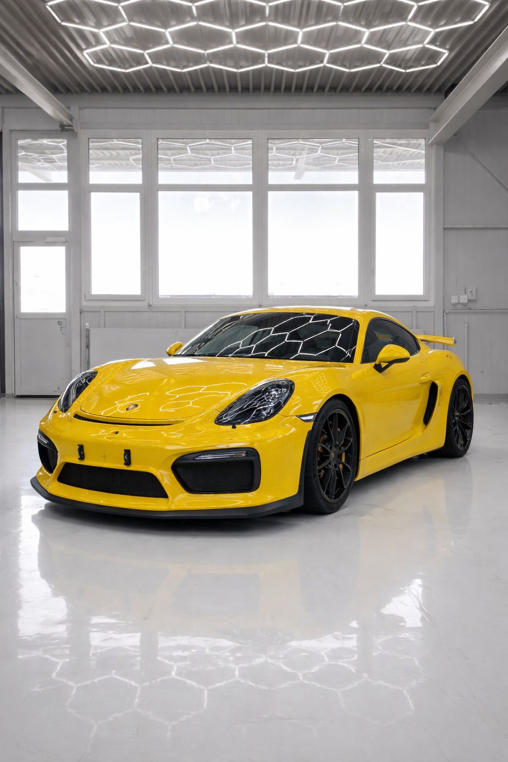 PORSCHE Cayman GT4